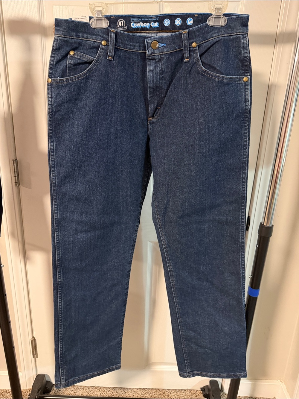 Carhartt Men’s Relaxed Jeans in Dark Blue Denim